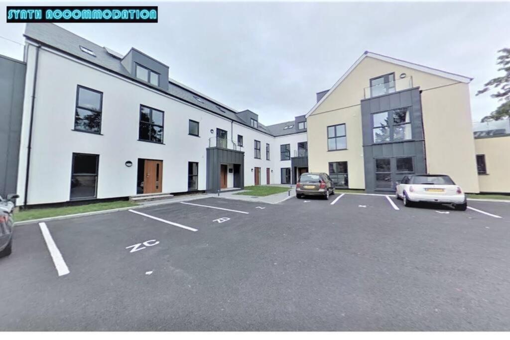 Free Private Parking Modern 2 Bed Apartment Vine Ct 5 Dorking Exterior photo